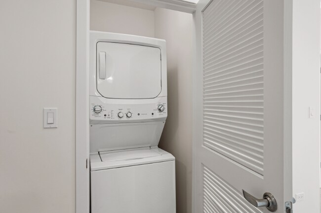 Foto del edificio - 112 W Superior St