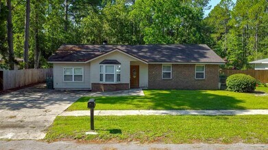 Building Photo - 848 Meadow Ln