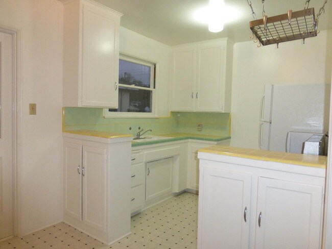 Kitchen - 11466 Washington Pl