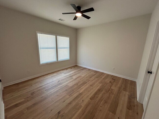 Foto del edificio - NEW CONSTRUCTION PRE-LEASING FOR AUGUST 2026!