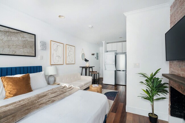 Building Photo - 241 E 24th St