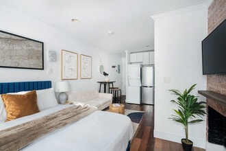 Building Photo - 241 E 24th St