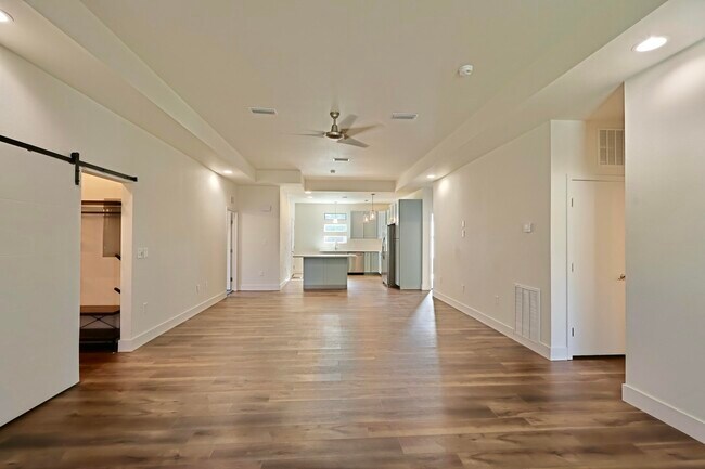 Foto del edificio - 7580 E Bay Blvd