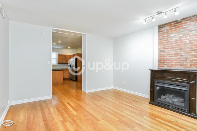 Building Photo - Fantastic 3bd/1.5ba home! Let yourself in!