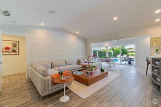 Building Photo - 2291 Las Casitas Dr
