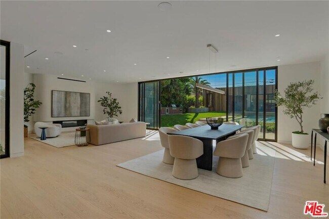 Foto del edificio - 4939 Petit Ave
