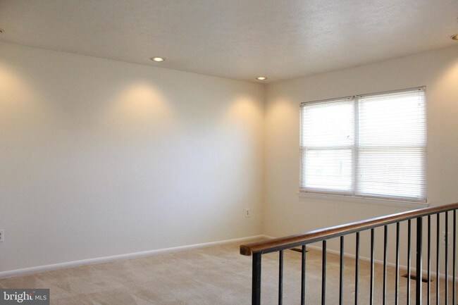 Foto del edificio - 9704 Dalmatia Ct