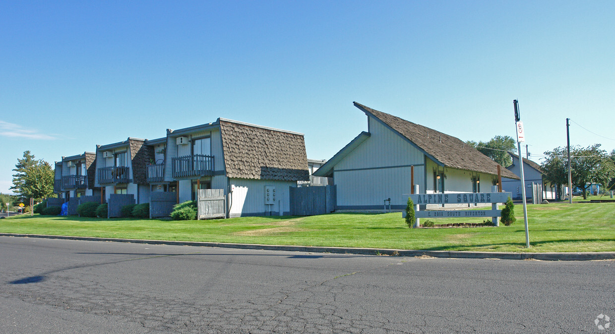 Primary Photo - Alpine Square