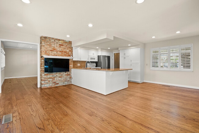Building Photo - 5525 Amby Dr