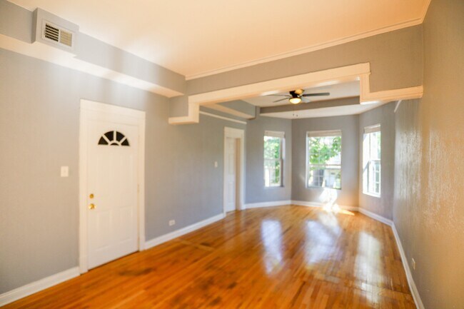 Foto del edificio - 3525 W Dickens Ave