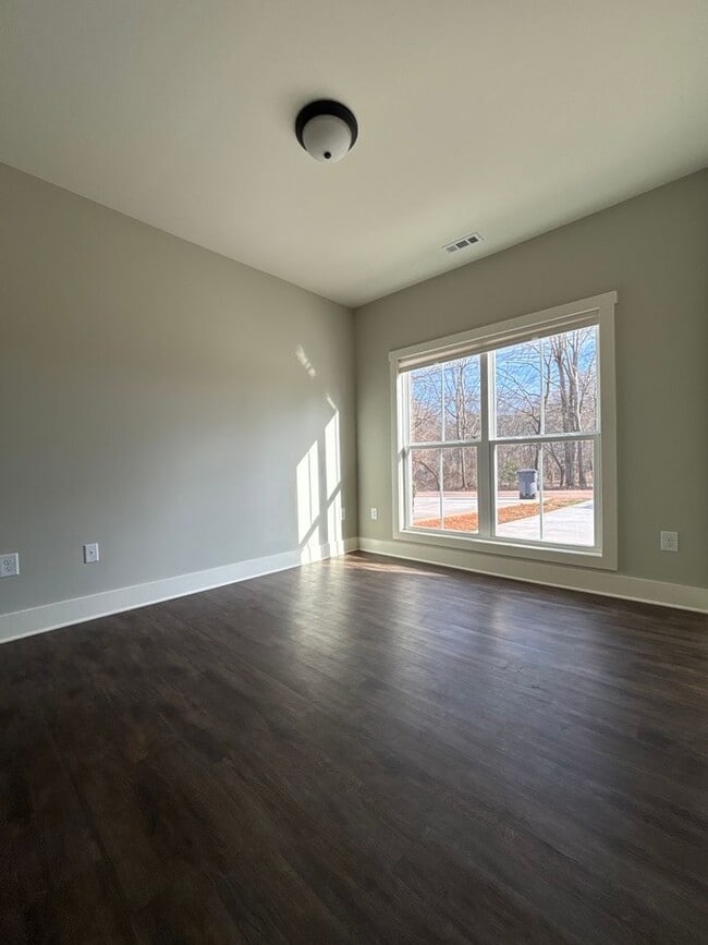 Building Photo - Welcome to 190 Mill!