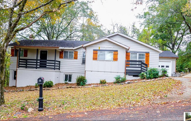 Building Photo - 136 Skyline Dr