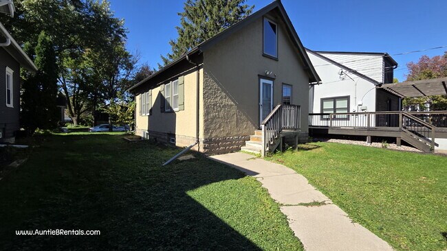 Building Photo - 428 Warwick St