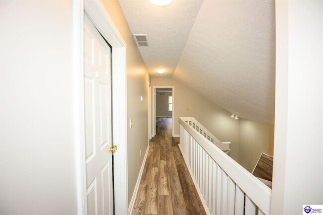 Foto del edificio - 356 Bittersweet Dr