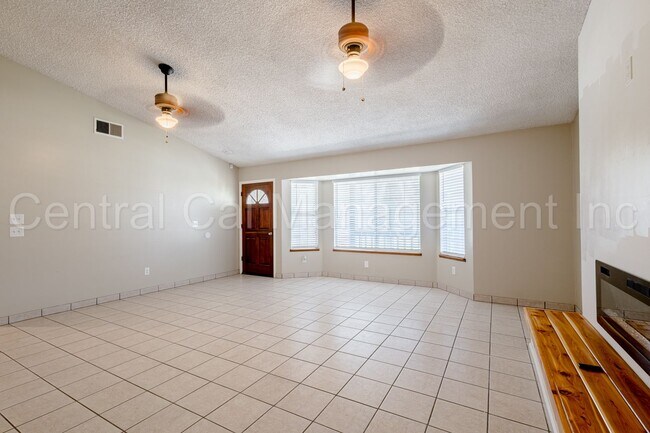 Building Photo - North Meadows - 3 Bedroom, 2 Bath Home wit...
