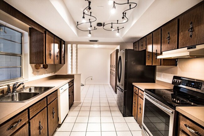 Foto del edificio - 3 Bedroom, 2 Bath Single Family Pool Home ...