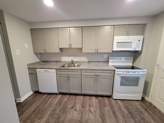 Classic Renovated Townhome - Village Of Carrollwood Apartments