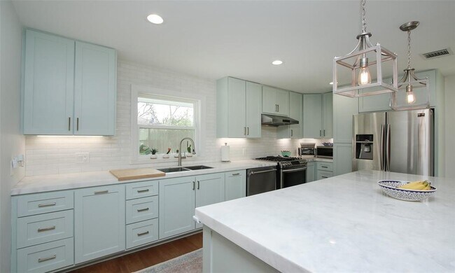 Building Photo - 4609 Lido Ln