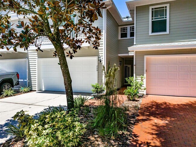 Building Photo - 208 Arbor Shade Ct