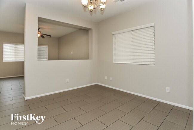 Foto del edificio - 8132 Winterfell Pl