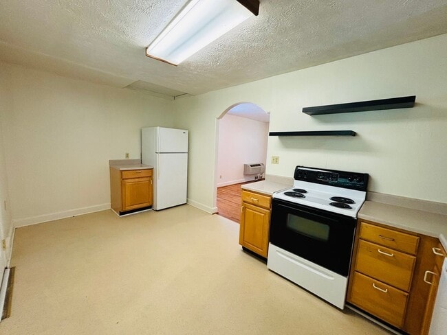Building Photo - 1 Bedroom 1 Bath Duplex
