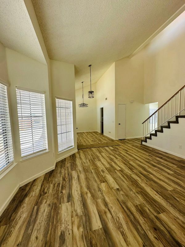 Foto del edificio - 37502 Little Sycamore St