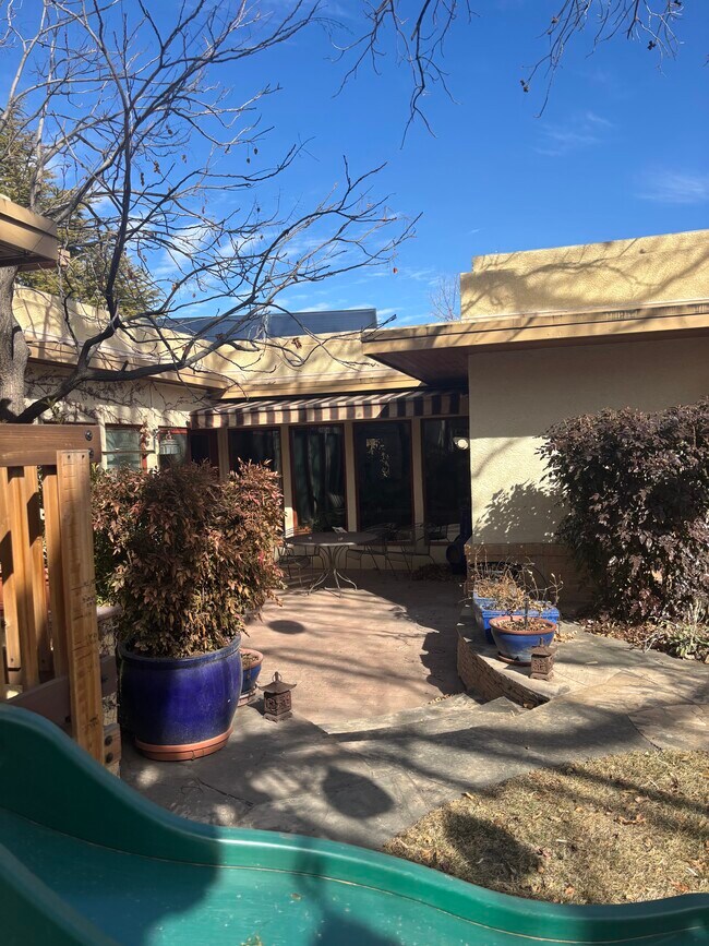 Foto del edificio - 1400 Sigma Chi Rd NE