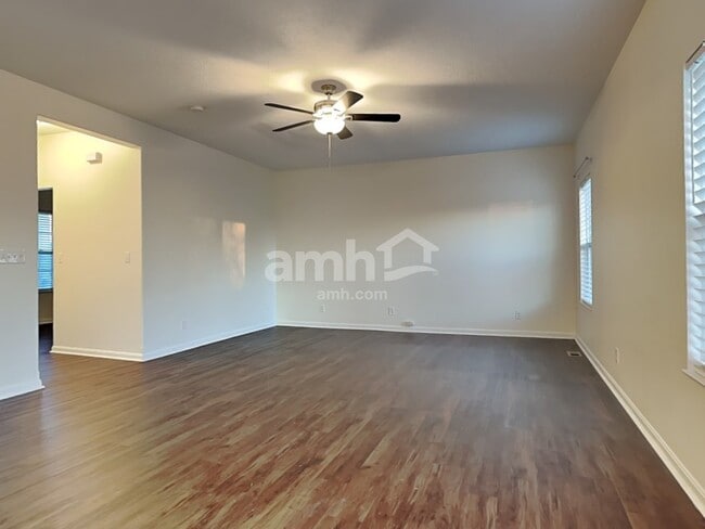 Building Photo - 735 Norbie Dr