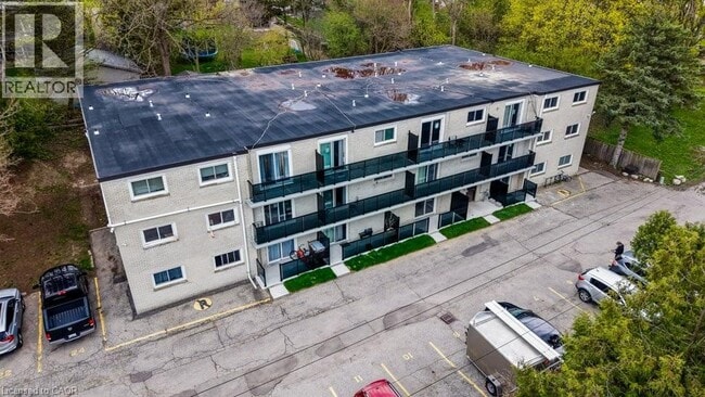 Building Photo - 930 Eagle St N