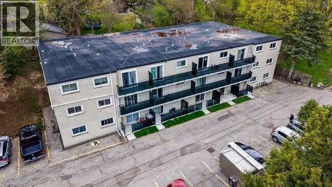 Photo du bâtiment - 930 Eagle St N