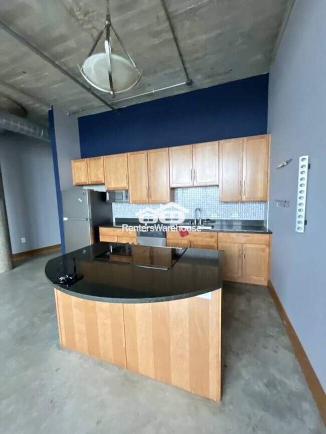 Foto del edificio - Luxurious 1 Bedroom 1 Bath Condo in Downtown West Overlooking the Arch. Includes a Secure Parking...