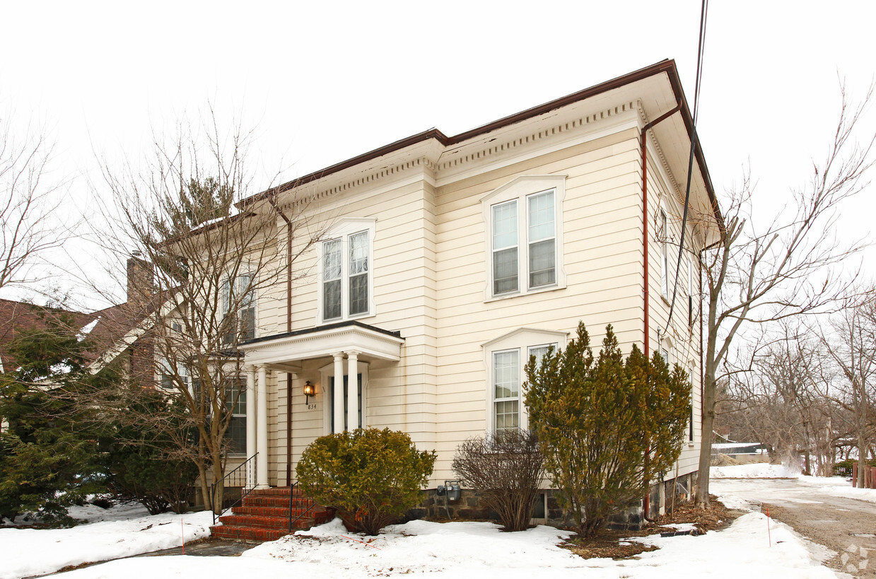 Primary Photo - 834 W Huron St