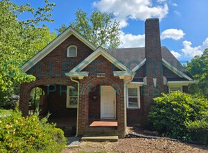 Building Photo - 1404 Polo Rd