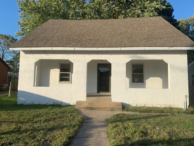 Building Photo - 1827 Calhoun St