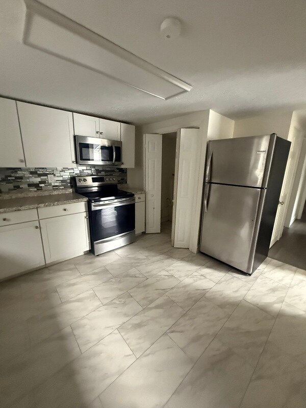 Foto del edificio - 1300-1330 Windsor Avenue - 1302 B