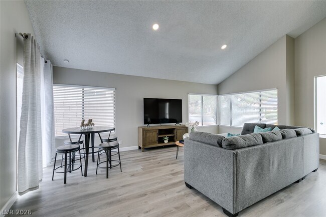 Foto del edificio - 6585 Minton Ct
