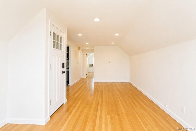 Foto del edificio - 545 E Park Ave