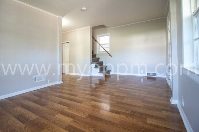 Building Photo - 402 1/2 William Street