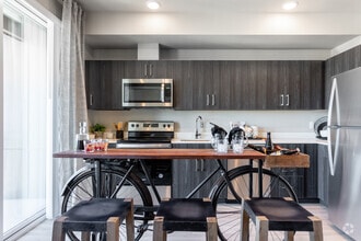 Studio, 1BA - 600 SF - West End District