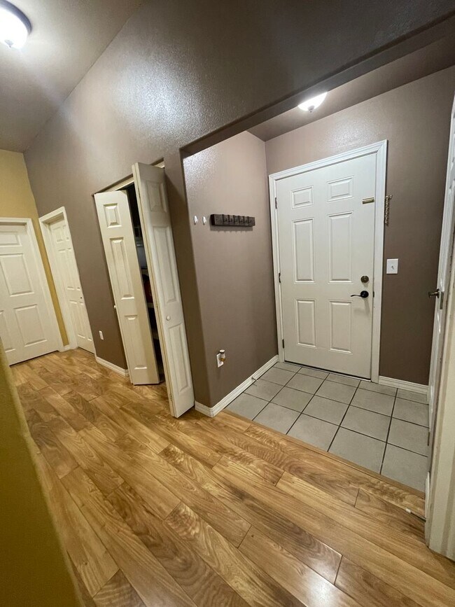 Foto del edificio - Town House in Post falls