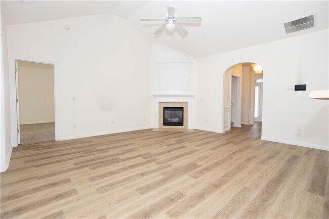 Building Photo - 3752 Lanier Dr