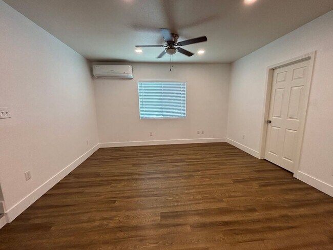 Building Photo - 1676 E La Cadena Dr
