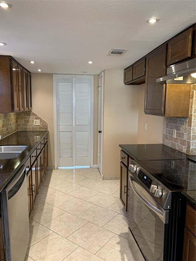 Foto principal - 6923 Fox Knoll Ln