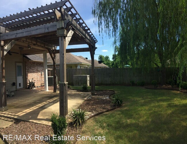 Foto del edificio - 3 br, 2 bath House - 637 Whitefield Ln