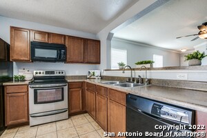 Building Photo - 9010 Oakwood Park
