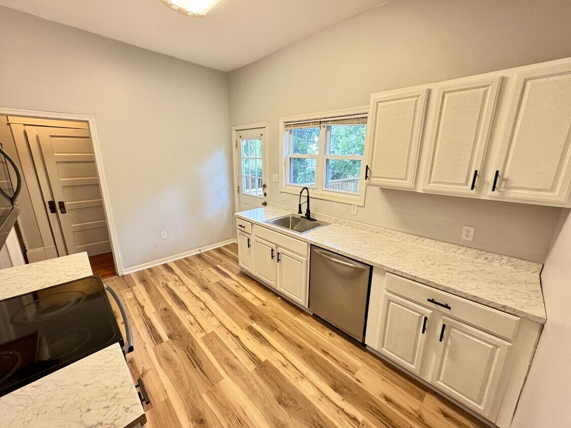 Foto principal - 1331 Ruffner Pl