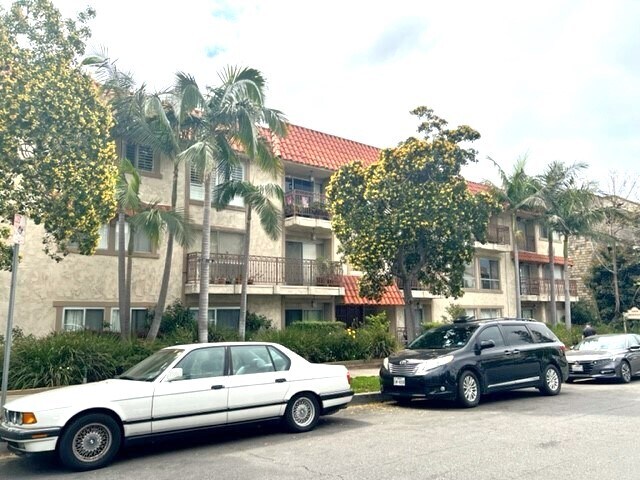Building Photo - 11656 Montana Ave