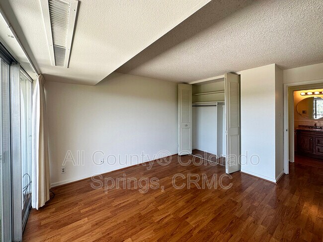 Foto del edificio - 411 Lakewood Cir