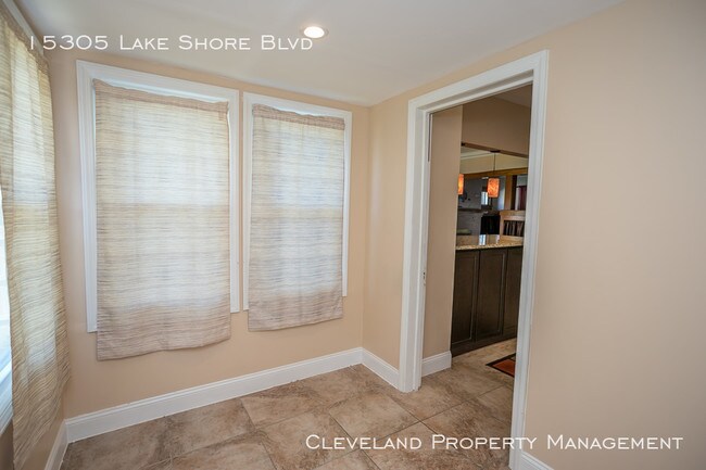 Building Photo - Charming Home Near Lake Erie