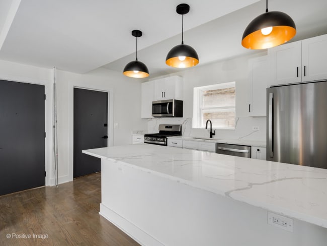 Foto del edificio - 2223 W Addison St